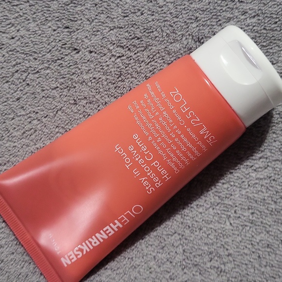 NIB Ole Henriksen Stay In Touch Restorative Hand Creme (Hygge Hotel) - Picture 3 of 11